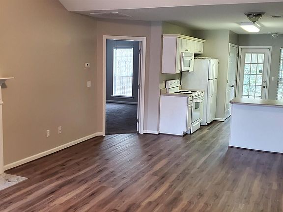 4th image of 208 Rocky Ridge Dr