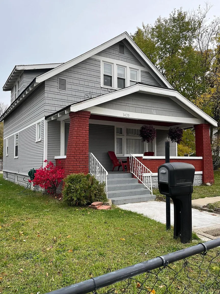 1420 Marshall Ave SE photo 1