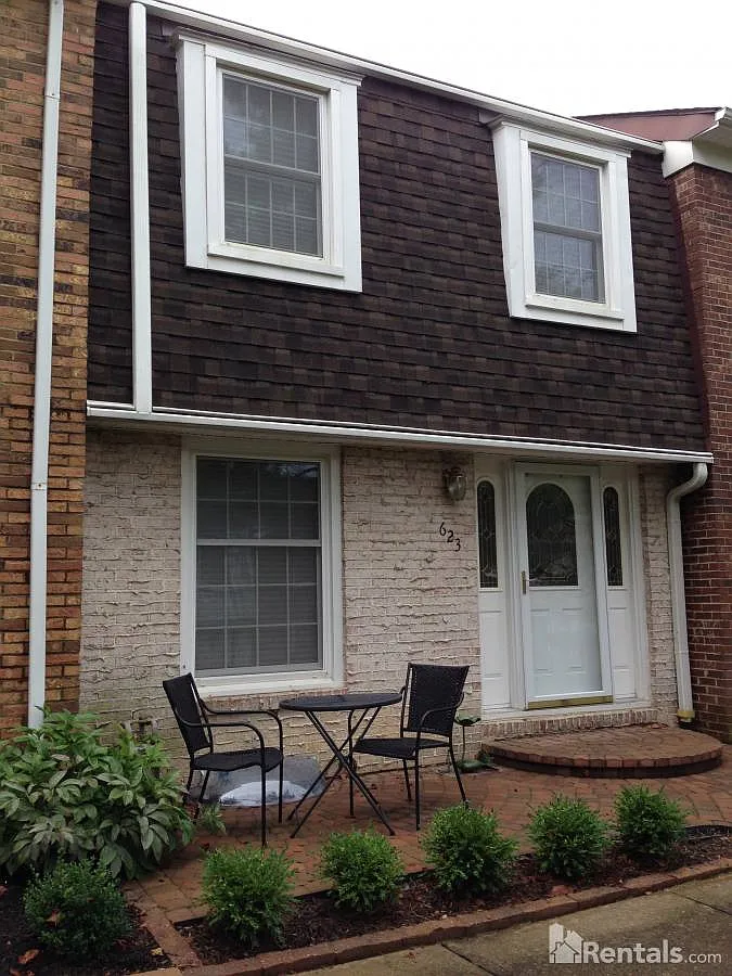 623 Dlyn St photo 1
