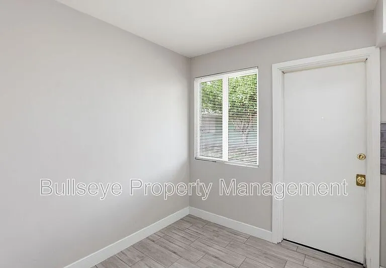 1721 E Moreland St #2 — Photo 8