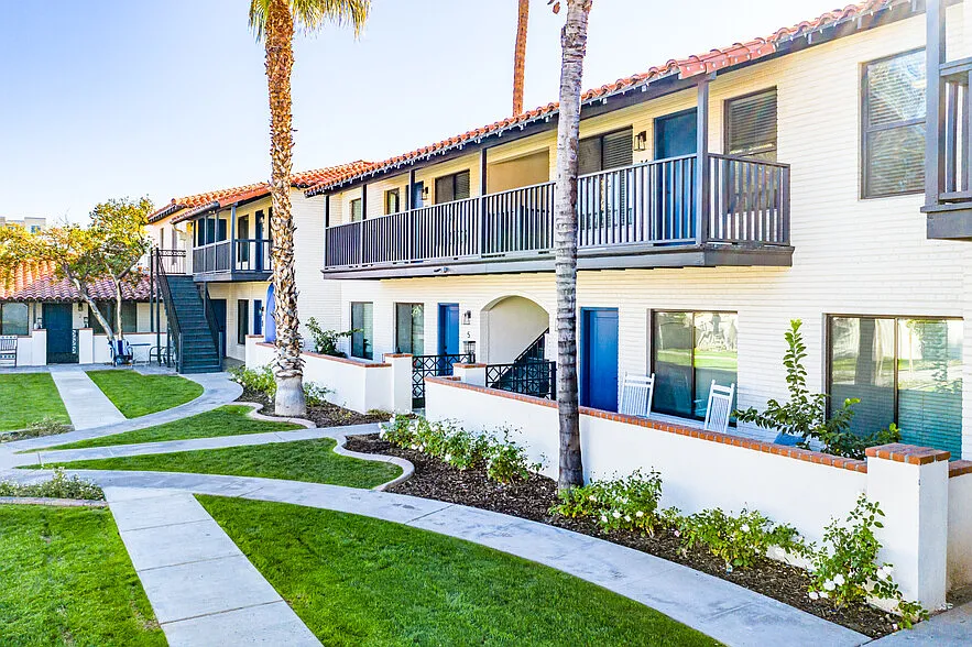 511 E Mariposa St #4