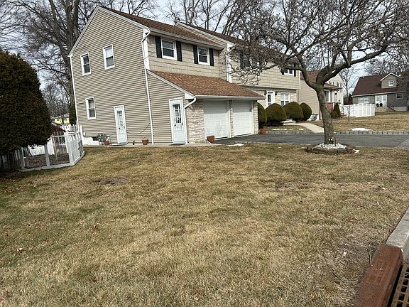 Tenant can exit the front of the house or use the egress for direct access to the backyard.