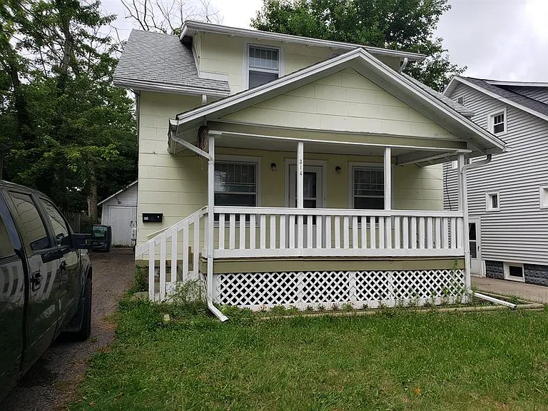 314 Lathrop St — Photo 2