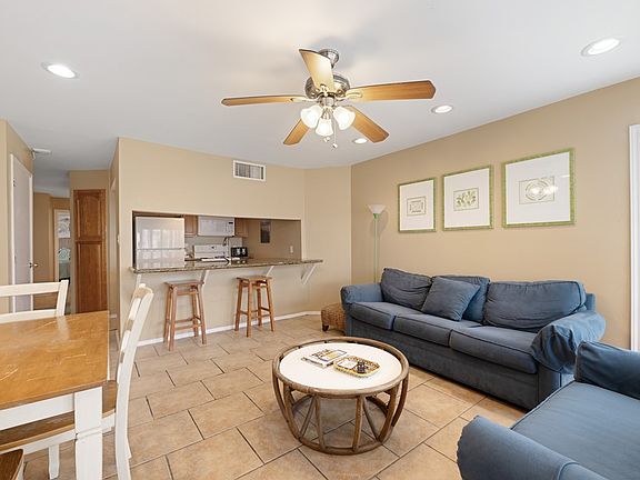 4th image of 200 Padre Blvd #1112