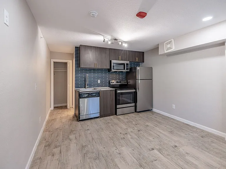 Alma Apartments — Photo 48