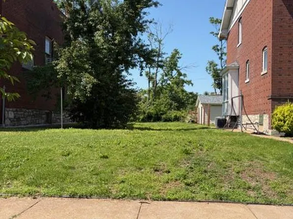 5766 Degiverville Ave, Saint Louis, MO 63112