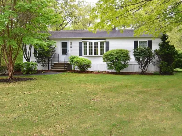 427 Leisure Dr, South Kingstown, RI 02879