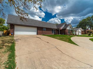 1808 Cardinal Ln, McAlester, OK 74501