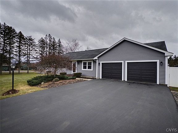 2nd image of 781 Sleepy Hollow Rd