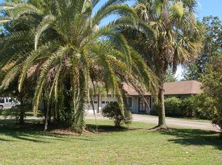 402 Oak Rd, Brunswick, GA 31525