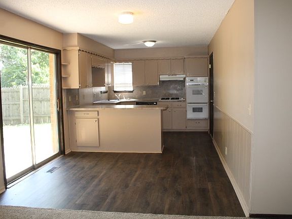 4th image of 12616 E 31st Ct S