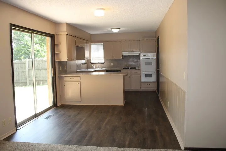 12616 E 31st Ct S — Photo 4