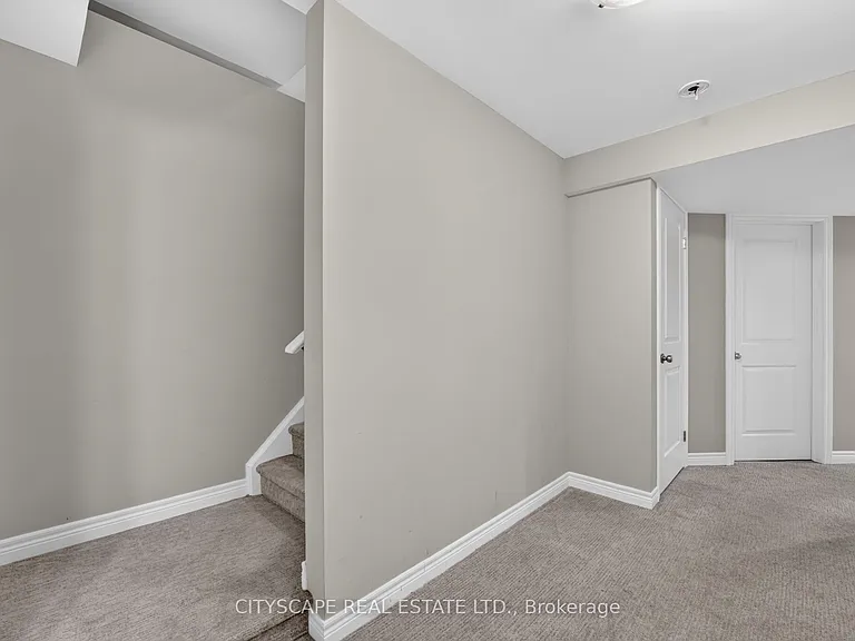 27 Lamb Cres — Photo 31