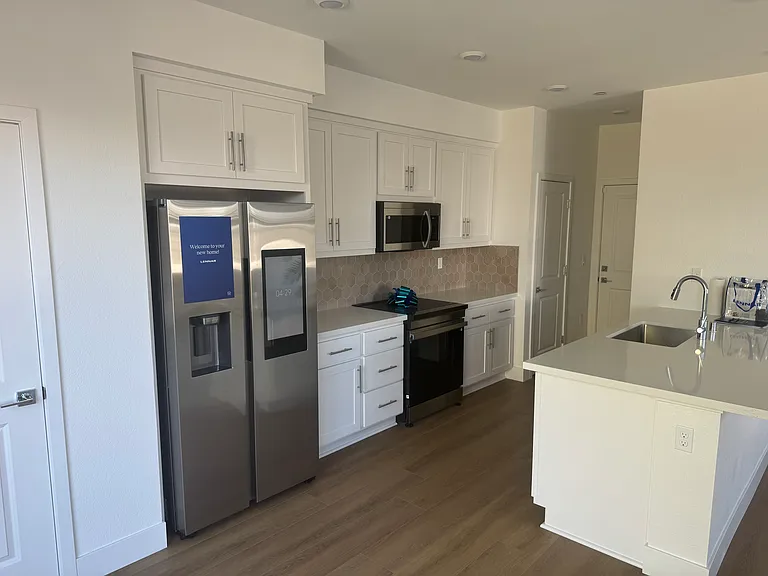 248 N Venice Pl — Photo 3