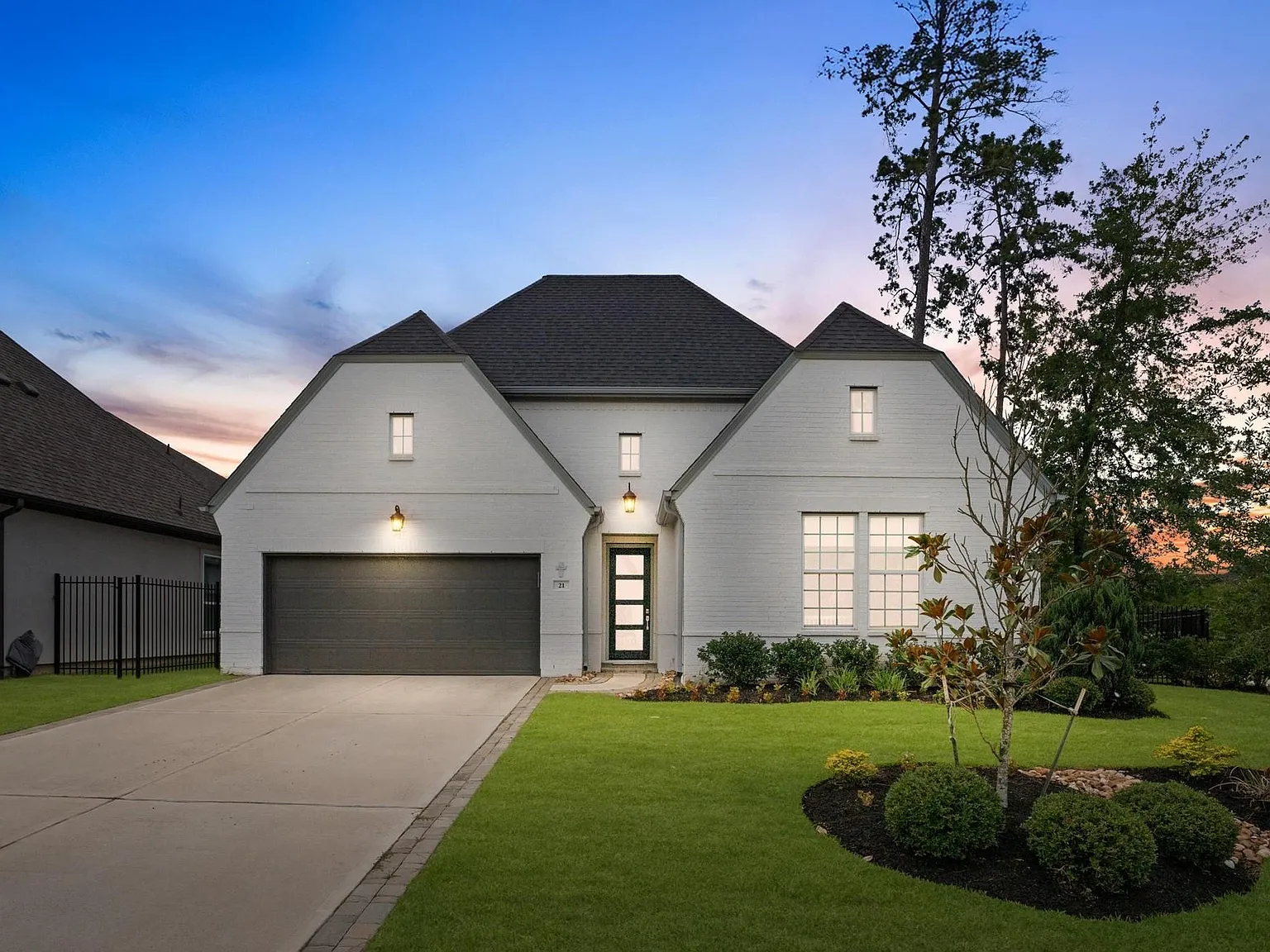 4 bed, 3.5 bath, 2477 sqft, $5,800 — Photo 2