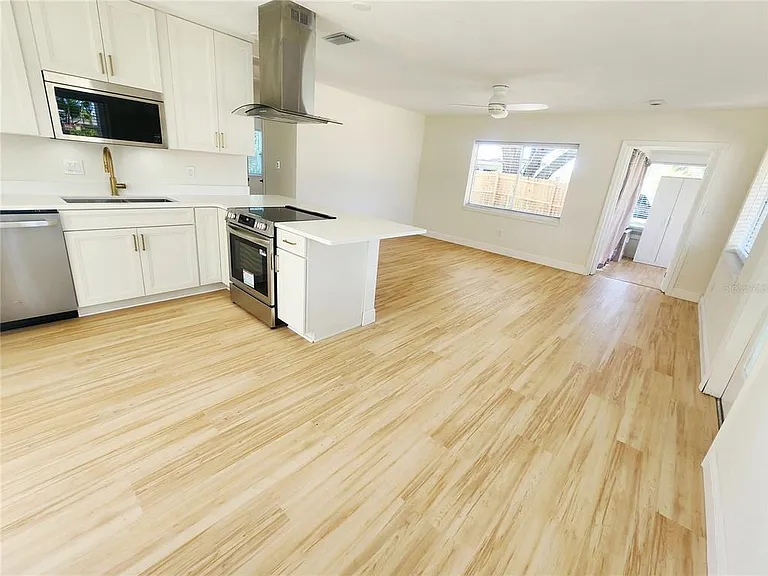 2494 Del Rio Way — Photo 10