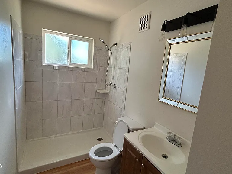 610 Flora St — Photo 11
