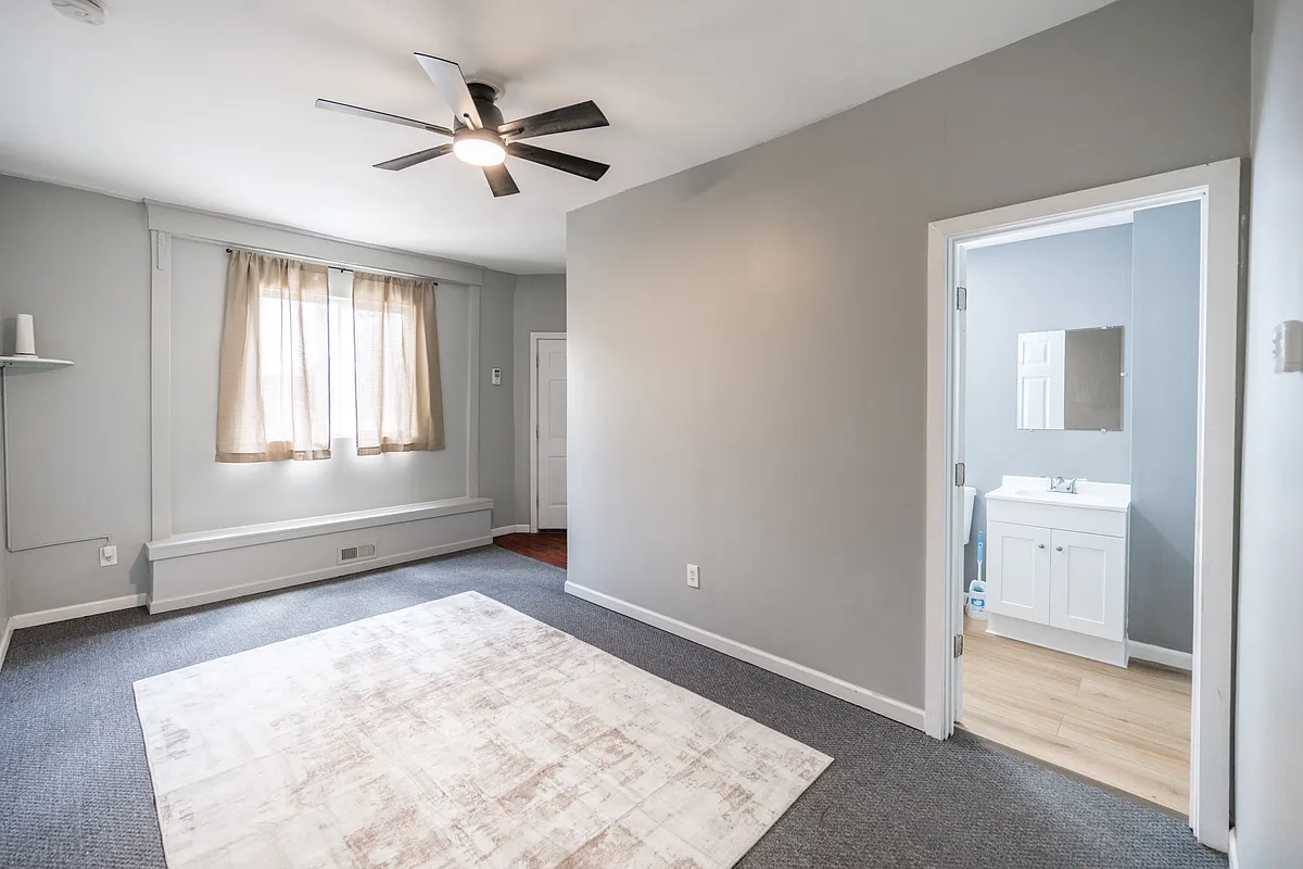 Living room - 867 Chelton Ave #A