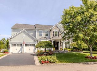 57 Pinehurst Dr, Mount Sinai, NY
