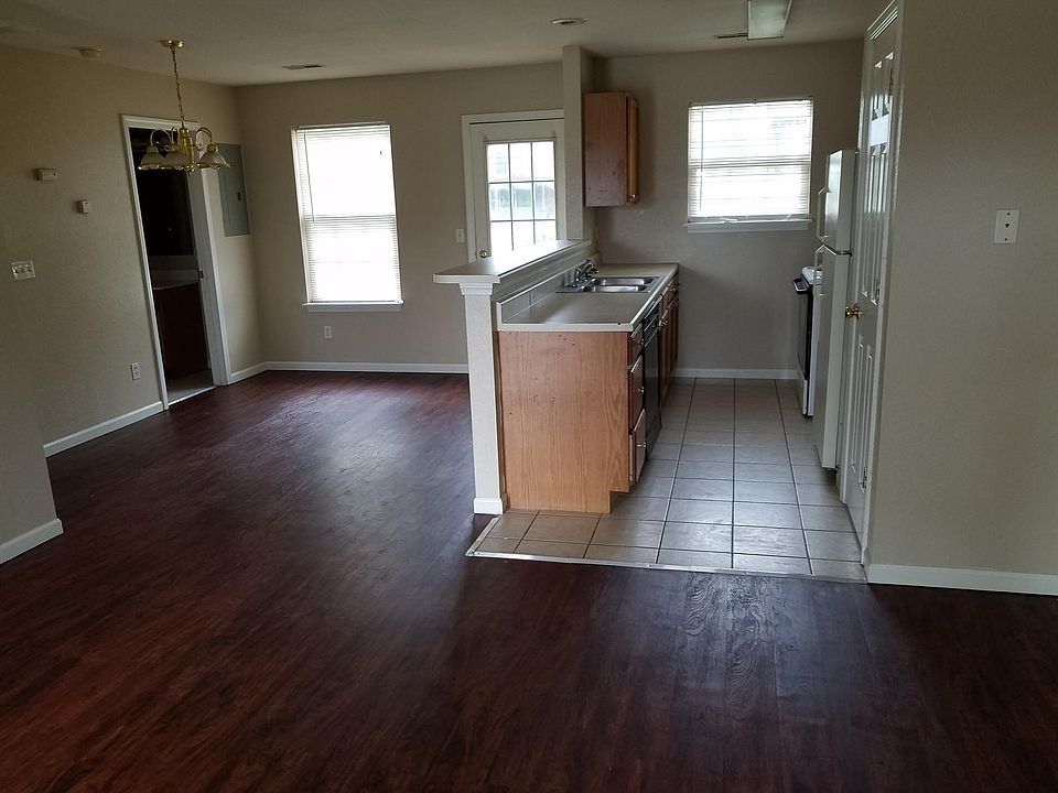 1st image of 725 Demaret Dr #A