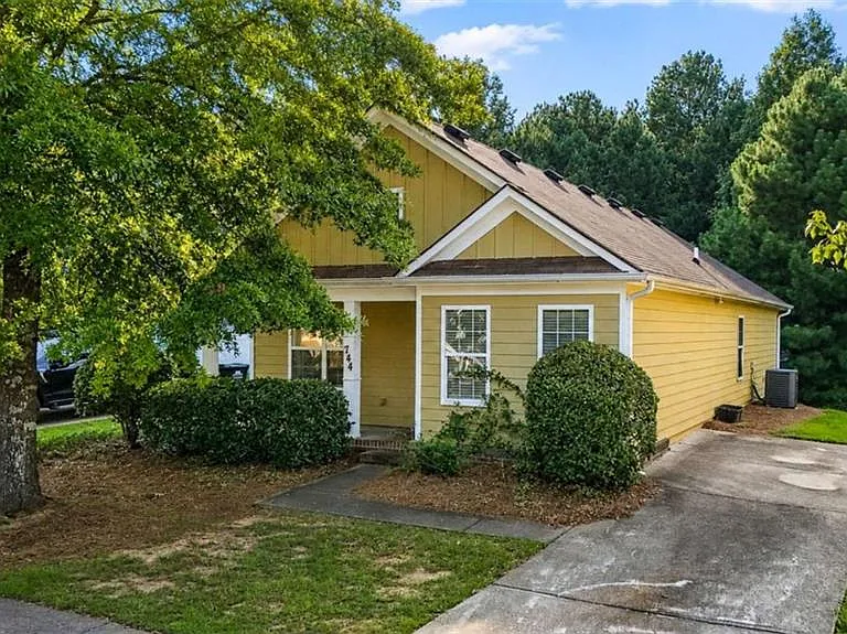 744 W Vincent Dr — Photo 5