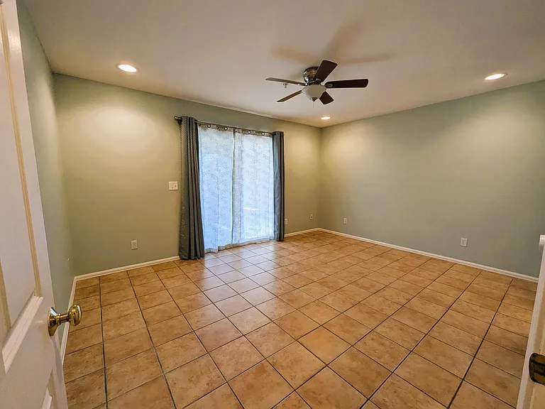 460 1/2 E Scenic Dr — Photo 10