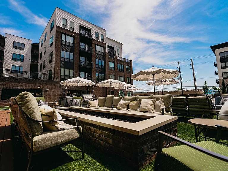 21_Langham_PoolDeck