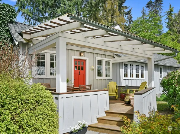 10616 Manitou Beach Drive NE, Bainbridge Island, WA 98110