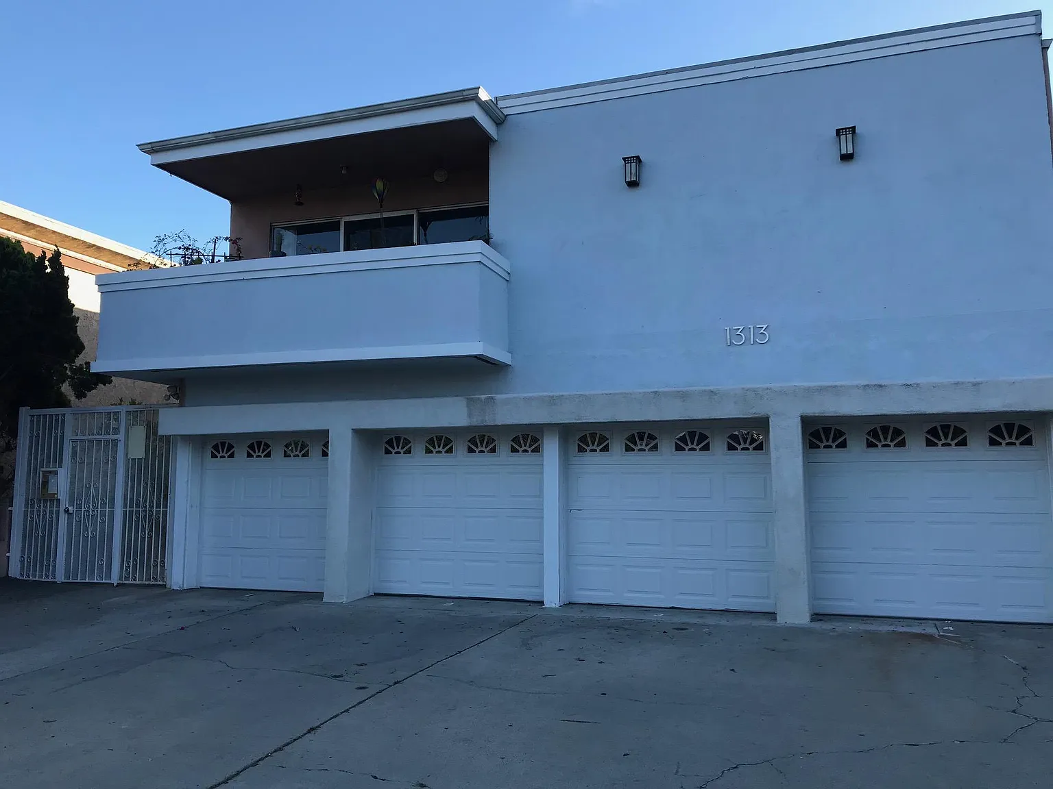1313 S Bundy Dr — Photo 2
