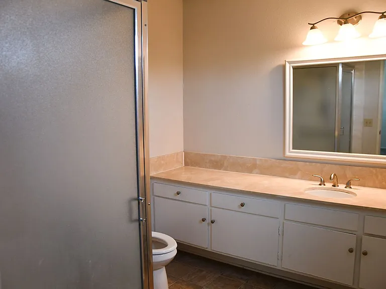 522 E Collins Ave — Photo 53