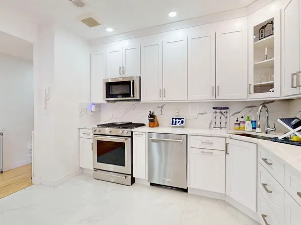 1940 Bergen Avenue image 4 of 42