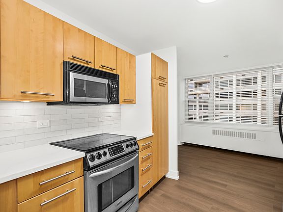 3rd image of 4250 N Marine Dr APT 415