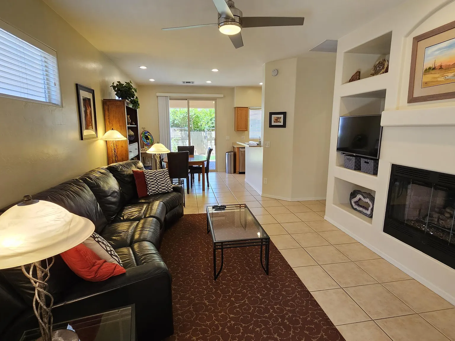 3 bed, 2.0 bath, 1273 sqft, $2,400 — Photo 2