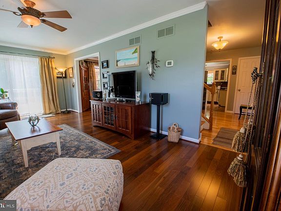 5th image of 106 Naomi Ln