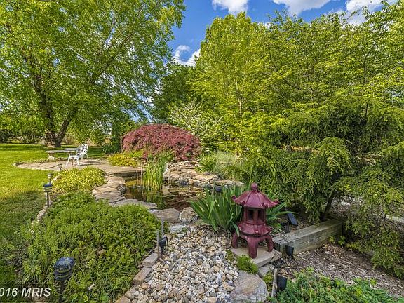 3rd image of 10258 Meadowridge Dr