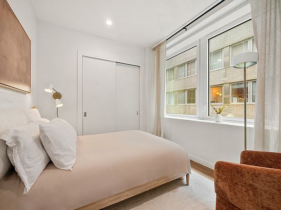 4th image of 180 Pearl St #643