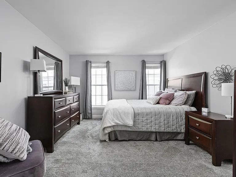 2nd Primary suite with attached bathroom and Large walk in closet