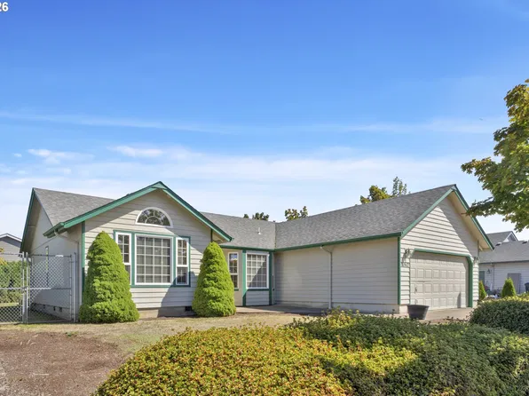 2362 Loch Dr, Springfield, OR 97477