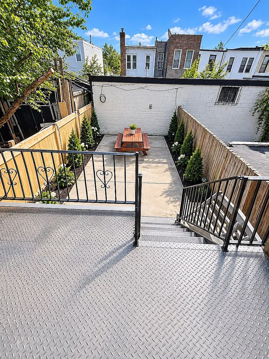 25 Marconi Place — Photo 2