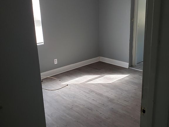3rd image of 4134 Pearce St
