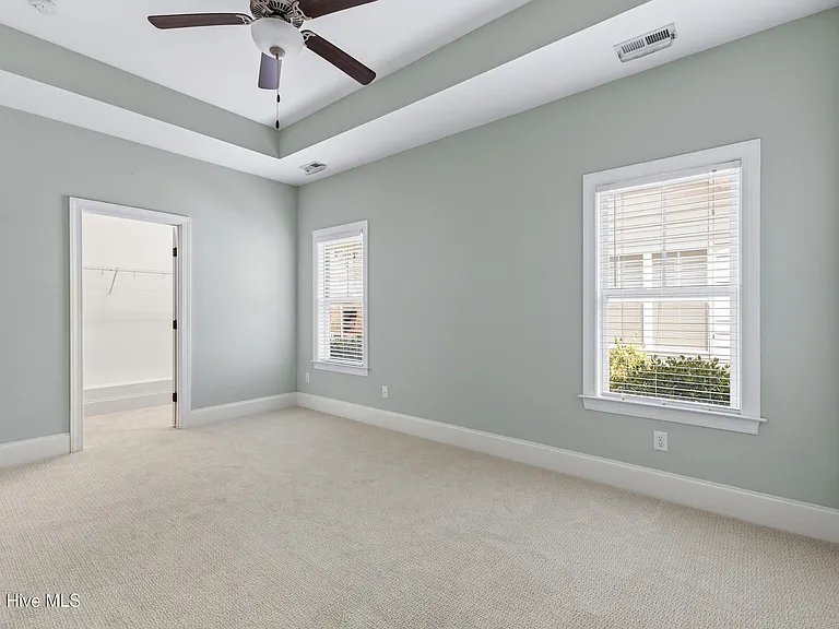 359 Hanover Lakes Dr — Photo 14