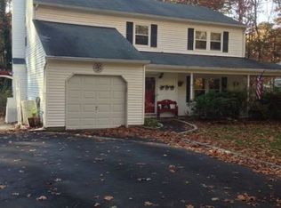 14 Phyllis Ct, Manorville, NY 11949