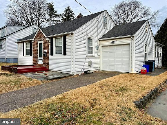 2nd image of 115 Arlington Ave