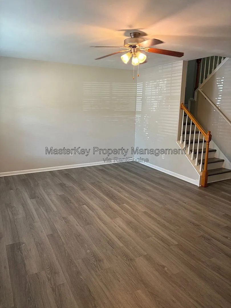 3 bed, 2.5 bath, 1328 sqft, $1,695 — Photo 4