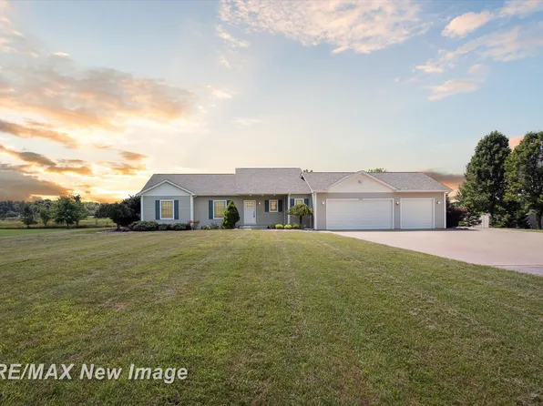 2676 E Blackhurst Rd, Midland, MI 48642