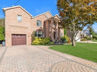 7 Bonnie Ct, Merrick, NY 11566