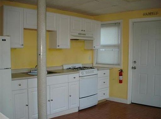 5th image of 373 Granite St APT 4