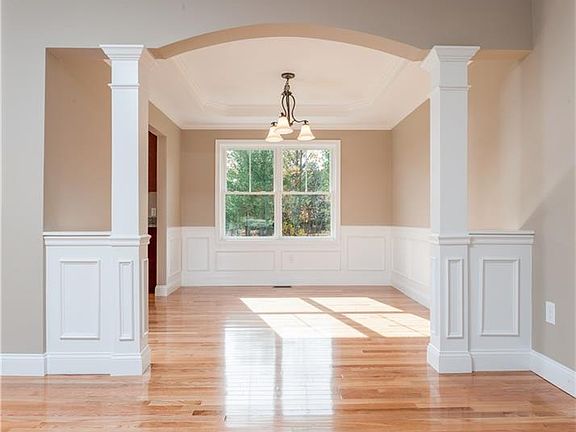 3rd image of 77 Teakwood Dr W
