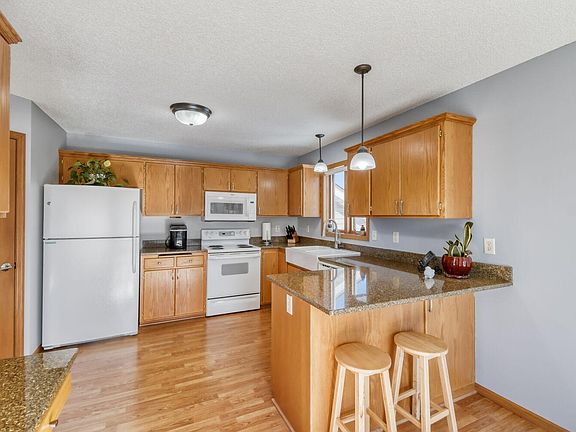 2nd image of 864 S Park Dr