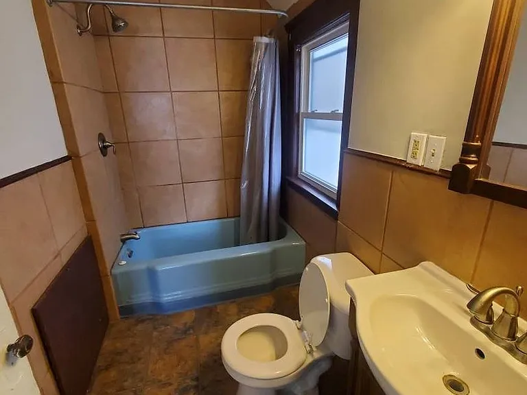 14205 Savannah Ave — Photo 2